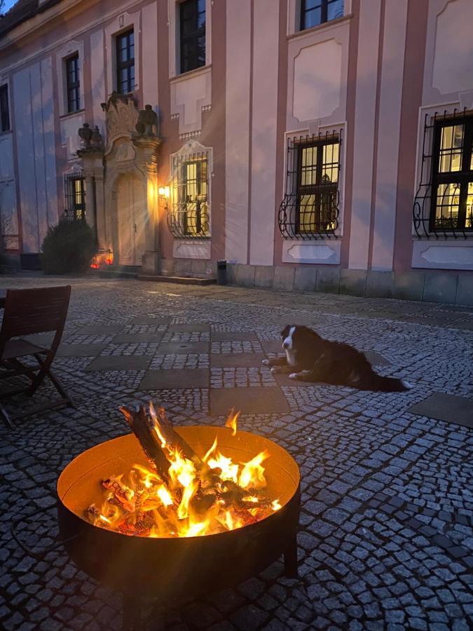 Boutique Palac Warmatowice Sienkiewiczowskie Legnica Exterior foto