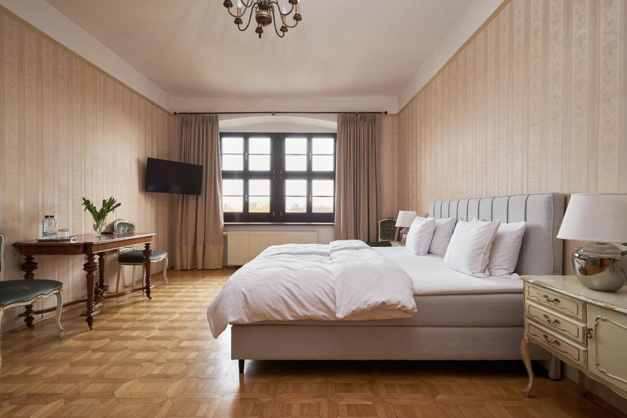 Boutique Palac Warmatowice Sienkiewiczowskie Legnica Exterior foto