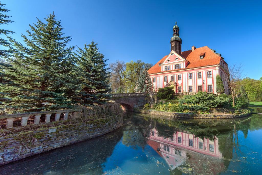 Boutique Palac Warmatowice Sienkiewiczowskie Legnica Exterior foto