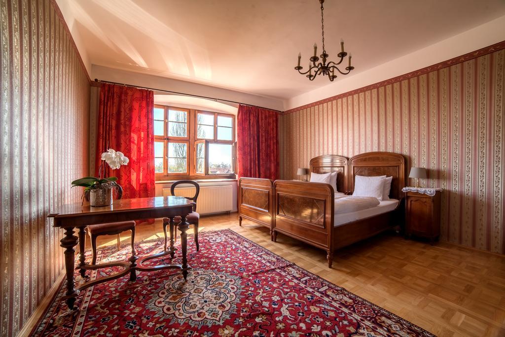 Boutique Palac Warmatowice Sienkiewiczowskie Legnica Exterior foto